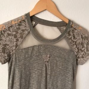 Grey t-shirt with sheer pattern sleeves